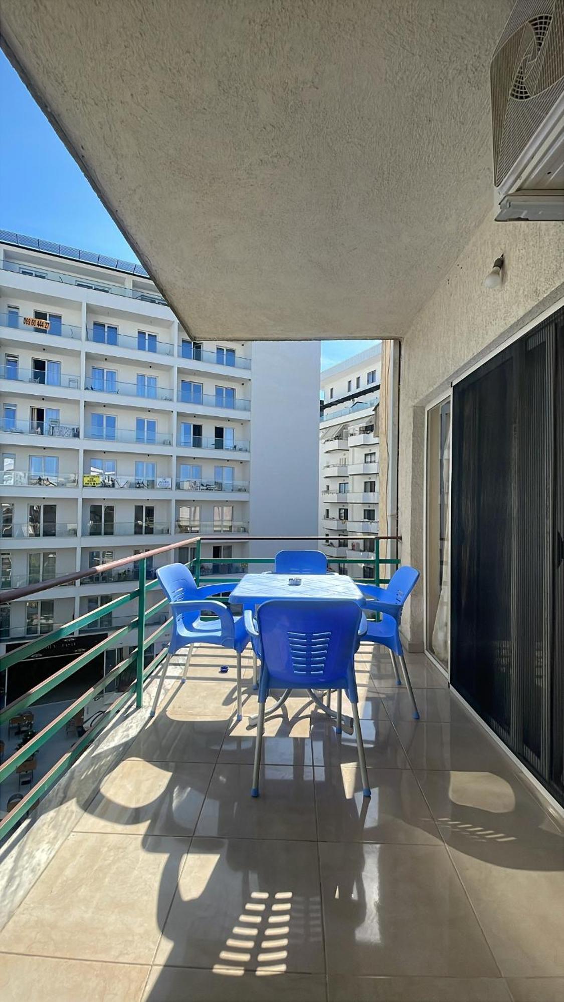 Red Apartamento Golem (Tirana)