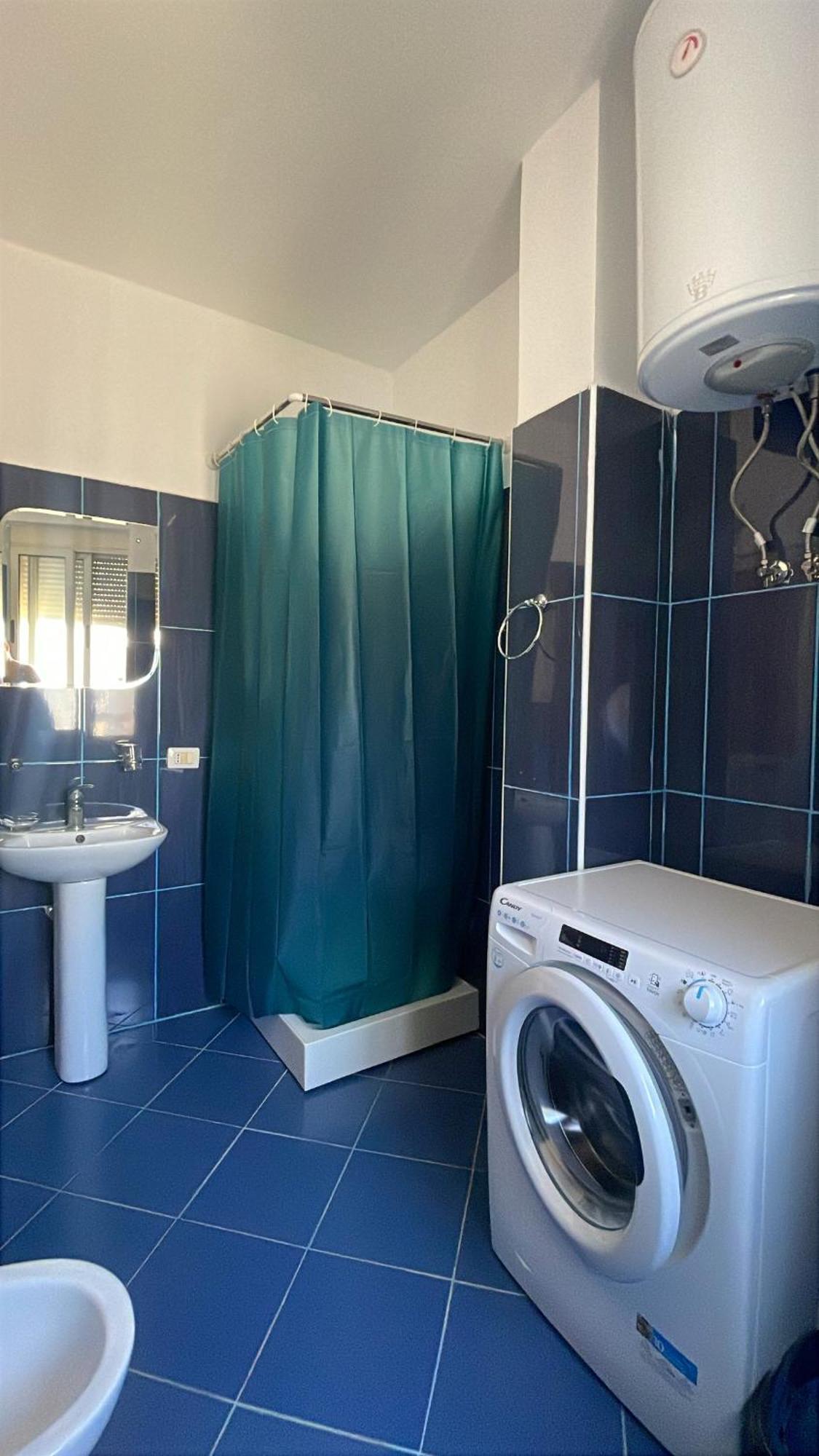 Red Apartamento Golem (Tirana)